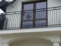 Jak wybrać idealny kolor balustrady balkonowej do swojego domu?