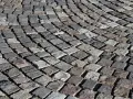 Jaka kostka granitowa na podjazd: wybierz trwałość i estetykę