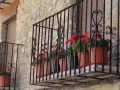 Jak zamontować doniczki na balustradę, aby uniknąć problemów z bezpieczeństwem