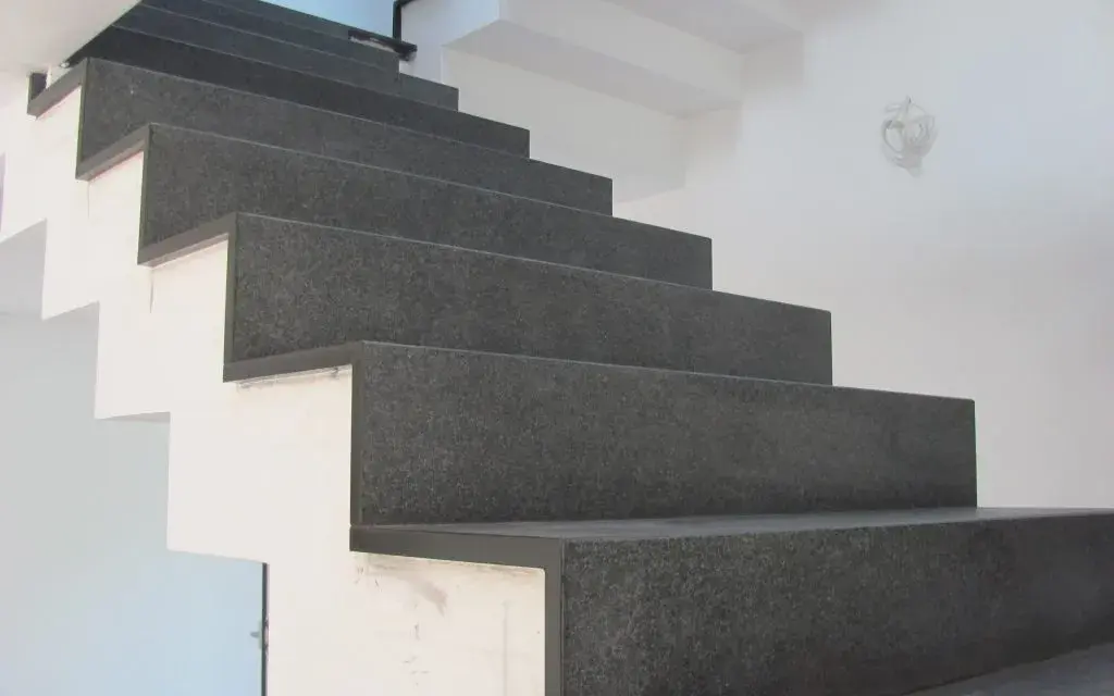 Jak wykonać schody z betonu architektonicznego - uniknij najczęstszych błędów
