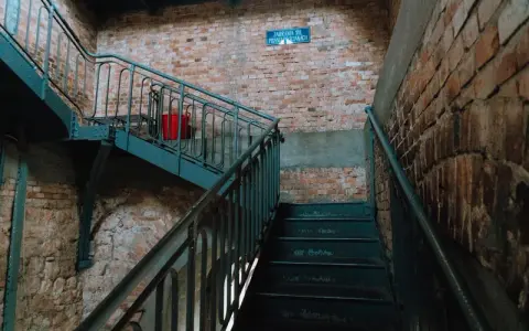 Ile schodów ma wieża na jasnej górze? Odkryj zaskakującą liczbę kroków