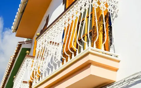 Czym pomalować balustradę metalową, aby uniknąć rdzy i zniszczeń?