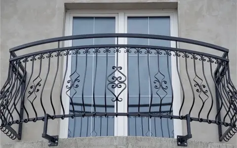 Ile kosztuje balustrada na balkon? Sprawdź ceny i materiały