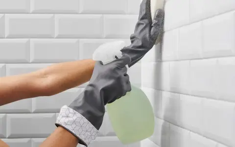 Jak usunąć kamień z kafelek - skuteczne metody na limescale