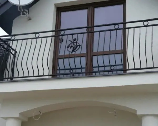 Jak wybrać idealny kolor balustrady balkonowej do swojego domu?