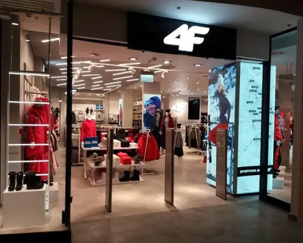 4F Złote Tarasy - Sprawdź, na którym poziomie znajdziesz sklep