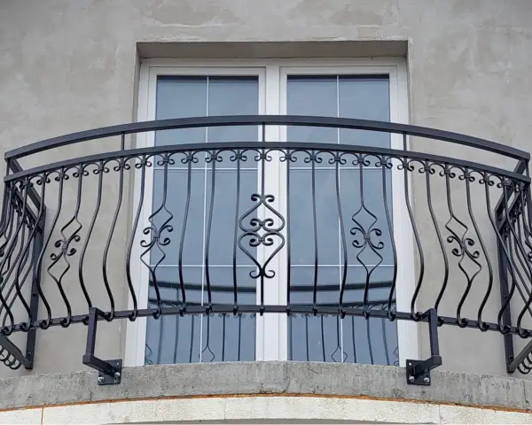 Ile kosztuje balustrada na balkon? Sprawdź ceny i materiały