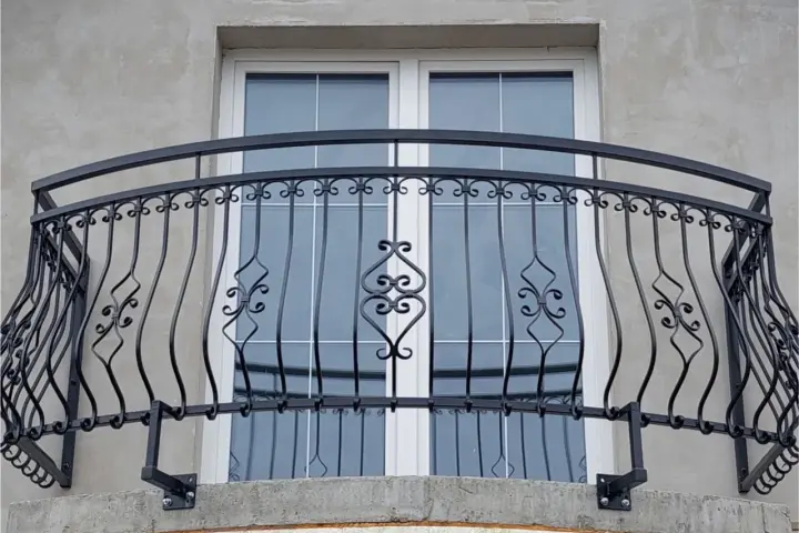 Ile kosztuje balustrada na balkon? Sprawdź ceny i materiały