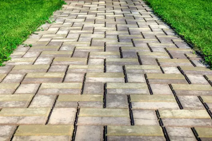 Jaką geokratę na podjazd wybrać, aby uniknąć kosztownych błędów?