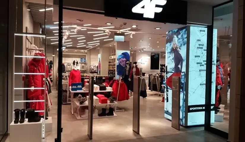 4F Złote Tarasy - Sprawdź, na którym poziomie znajdziesz sklep
