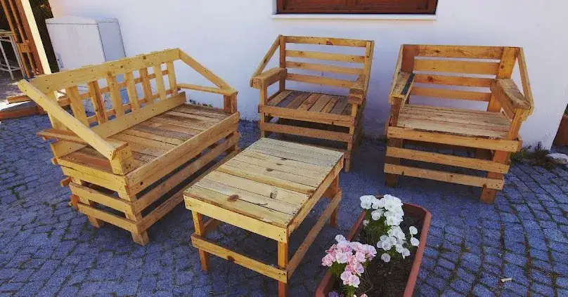 Zdjęcie Jak zrobić ławkę na taras - proste kroki i najlepsze materiały